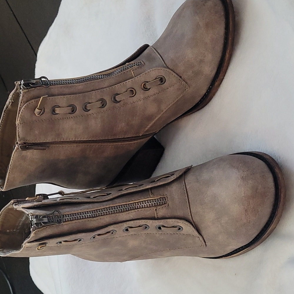 93 Vintage boots from Buckle
